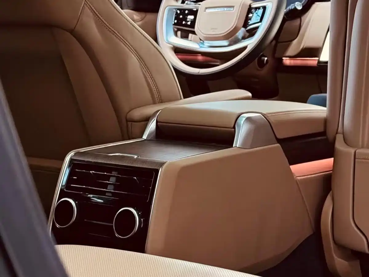 Land Rover Range Rover 2025 3.0 L6 400PS Flourishing Era Extended Wheelbase 7-Seater фото 5