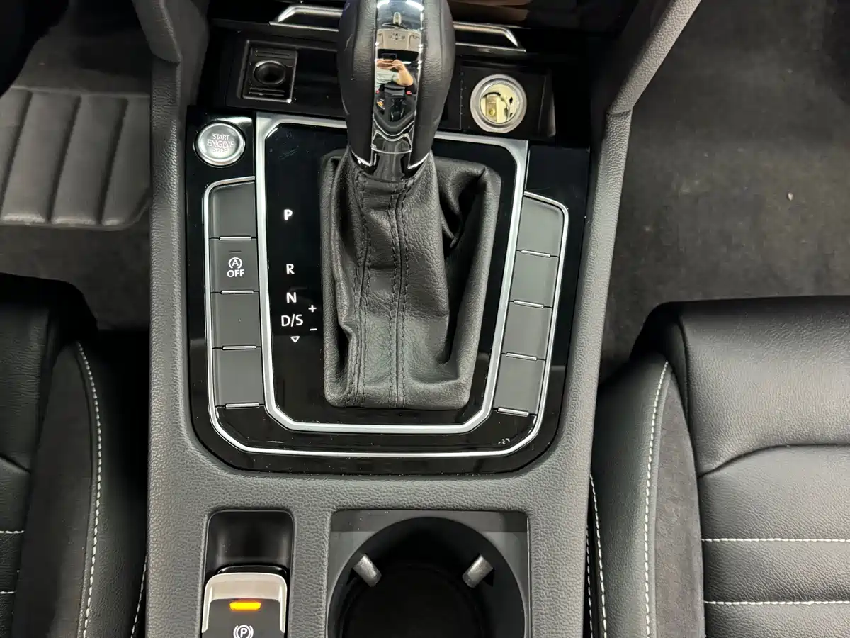 Volkswagen Magotan 2021 330TSI DSG 30th Anniversary Edition фото 15