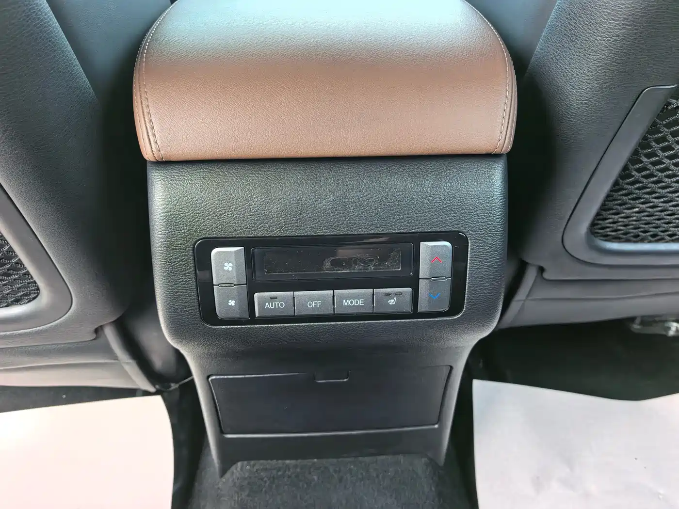 Haval H9 2016 2.0T 4WD Luxury 7-seater фото 19