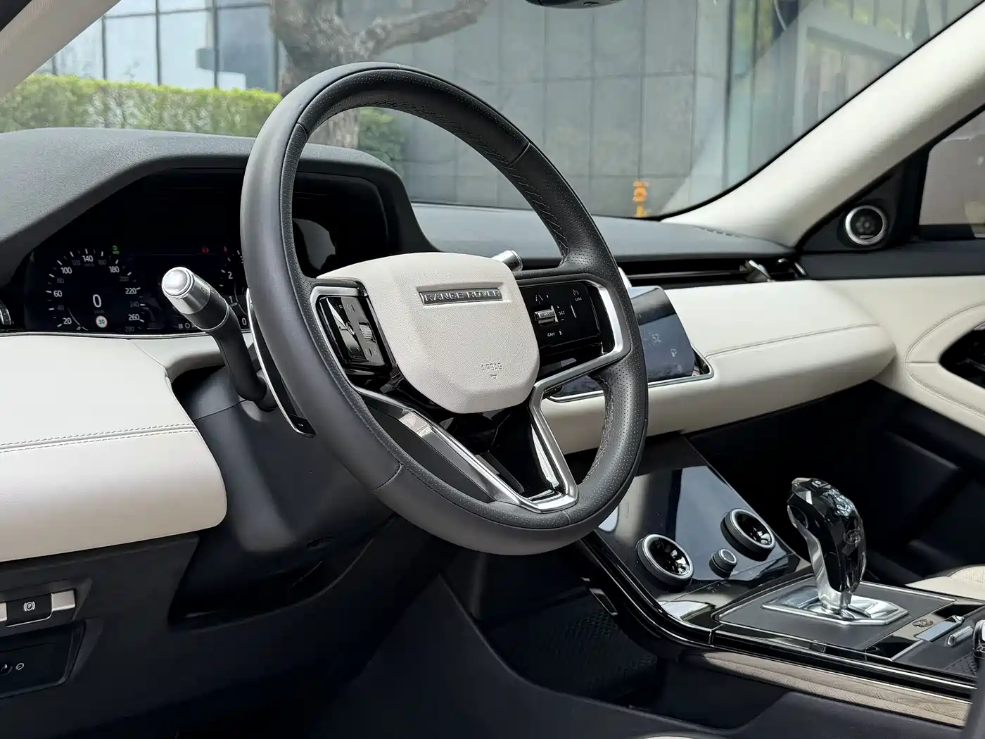 Land Rover Range Rover Evoque 2021 Range Rover Evoque L 249PS R-Dynamic First Edition Launch Edition фото 15