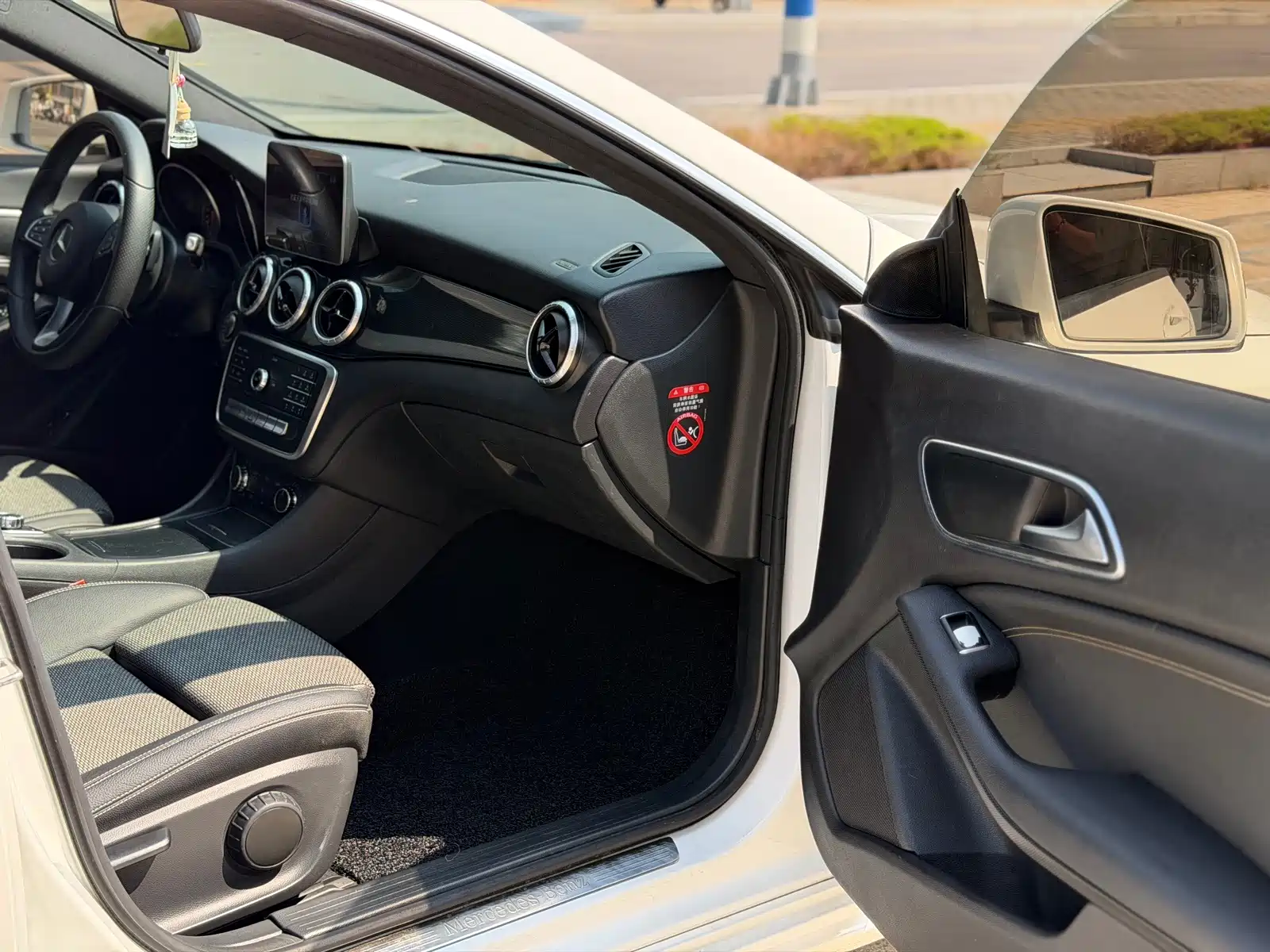 Photo 8 - Mercedes-Benz CLA (Import)