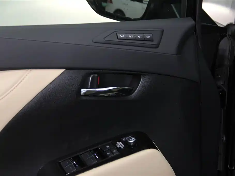 Toyota Alphard 2021 Hybrid 2.5L Premium фото 21