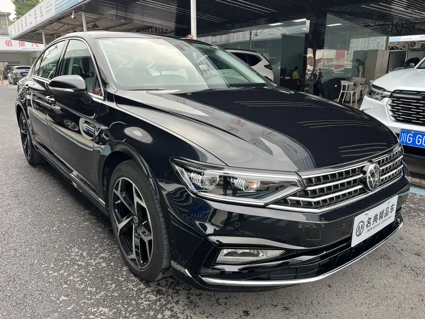 Volkswagen Magotan 2023 Model 2 Million Commemorative Edition 330TSI DSG Luxury фото 3