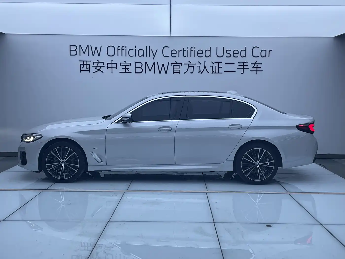 BMW 5 Series 2023 530Li Leading M Sport Package фото 3