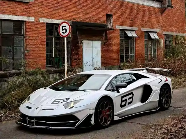  Lamborghini Aventador 2011 LP 700-4