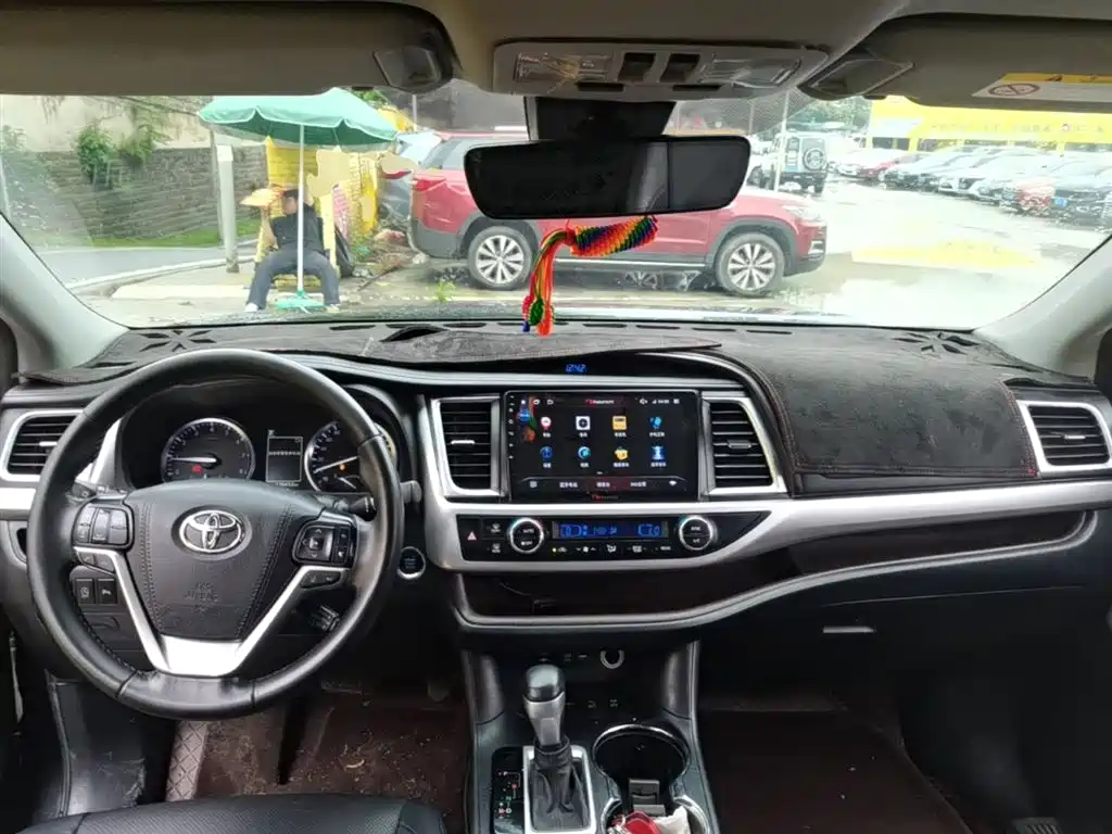 TOYOTA HIGHLANDER