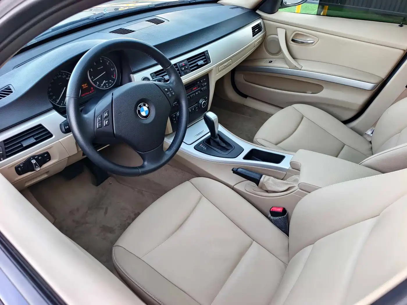 BMW 3 Series 2011 318i Leading фото 7