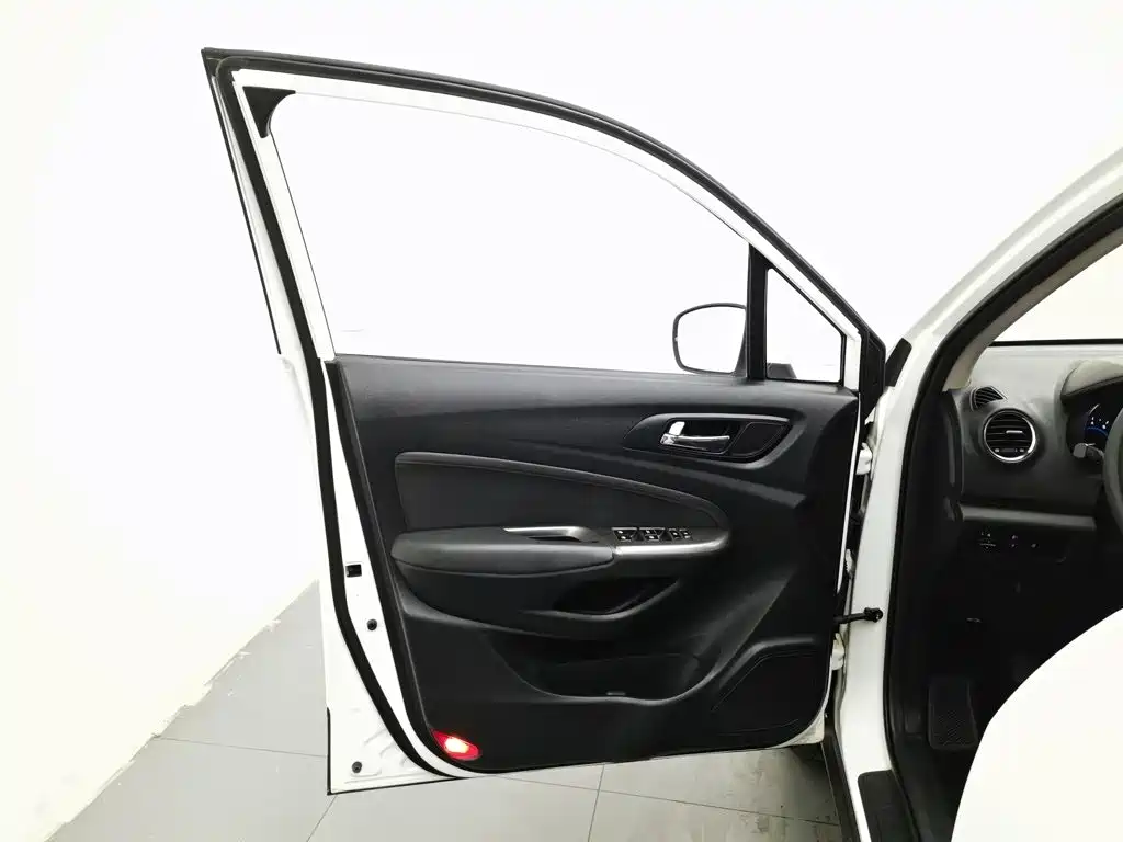 Фото 8 - Changan CS15