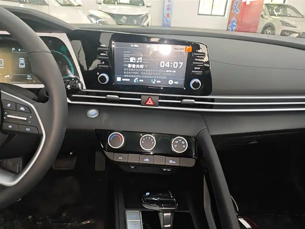 Hyundai Elantra 2023 1.5L CVT GLX Elite Edition фото 9