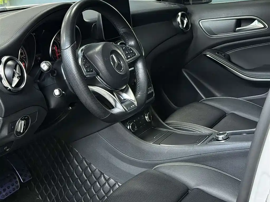 Фото 4 - Mercedes-Benz GLA