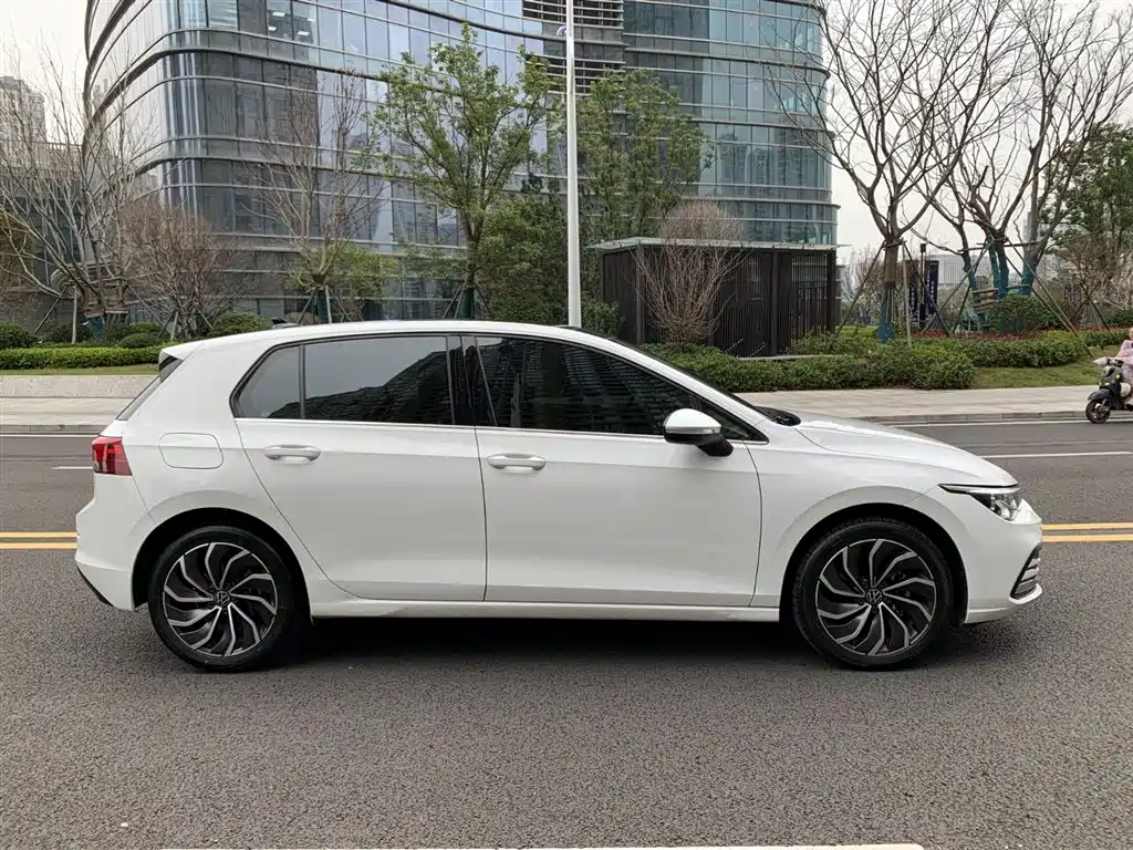 Volkswagen Golf 2023 280TSI DSG Pro фото 9