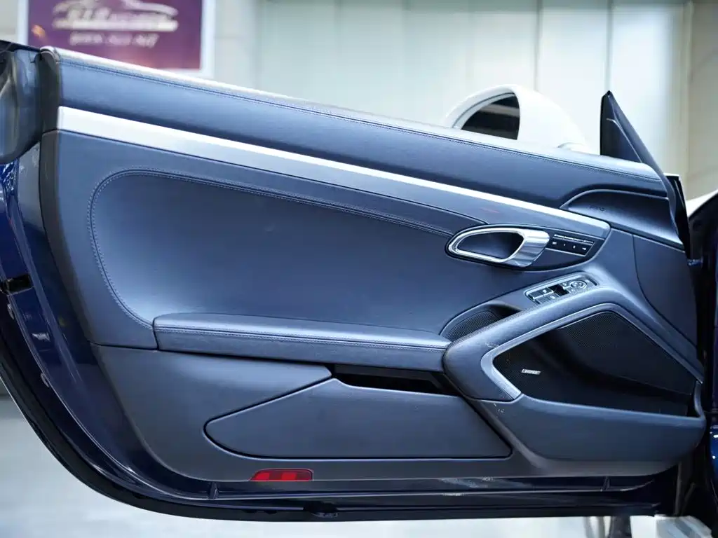 Photo 20 - Porsche Boxster