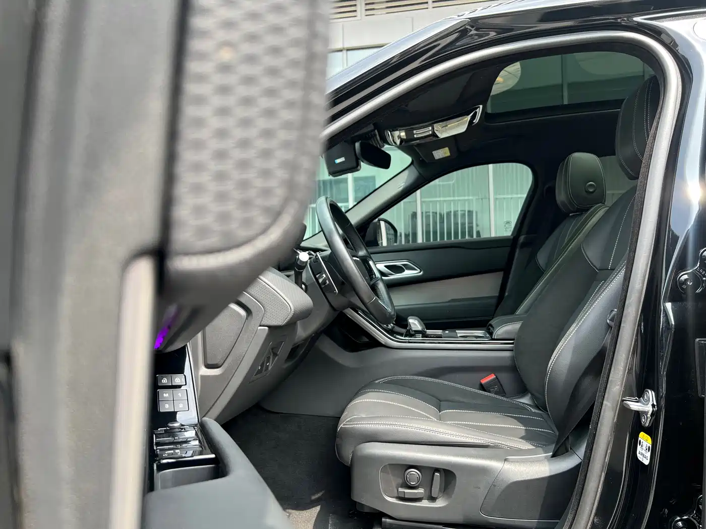 Land Rover Range Rover Velar 2022 250PS Golden Collector's Edition фото 7
