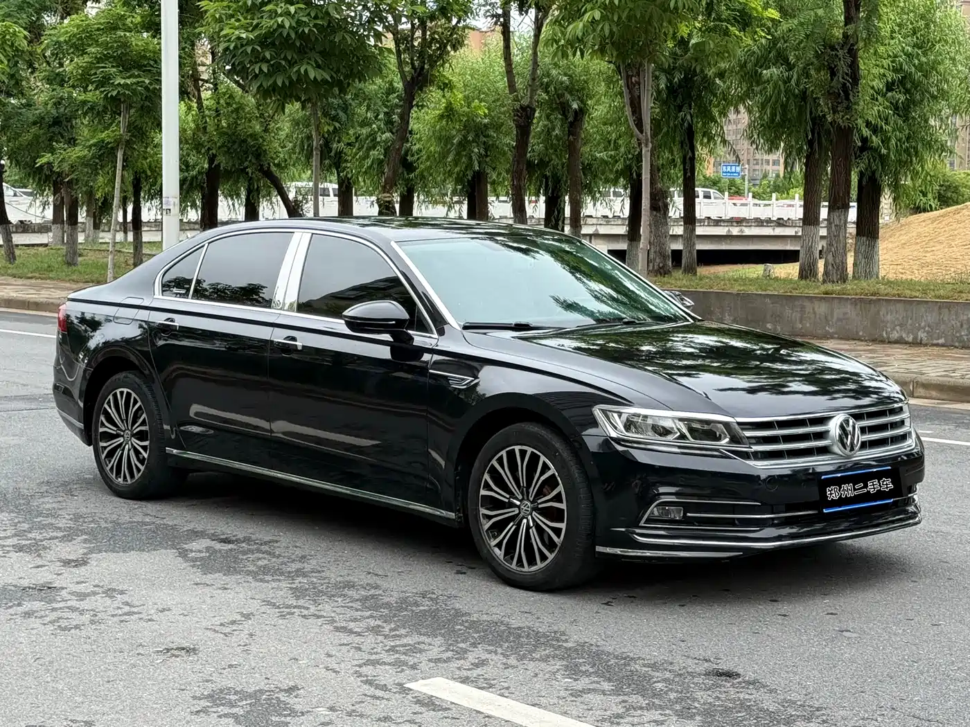 Volkswagen Phideon 2018 Facelift 380TSI FWD Business фото 3