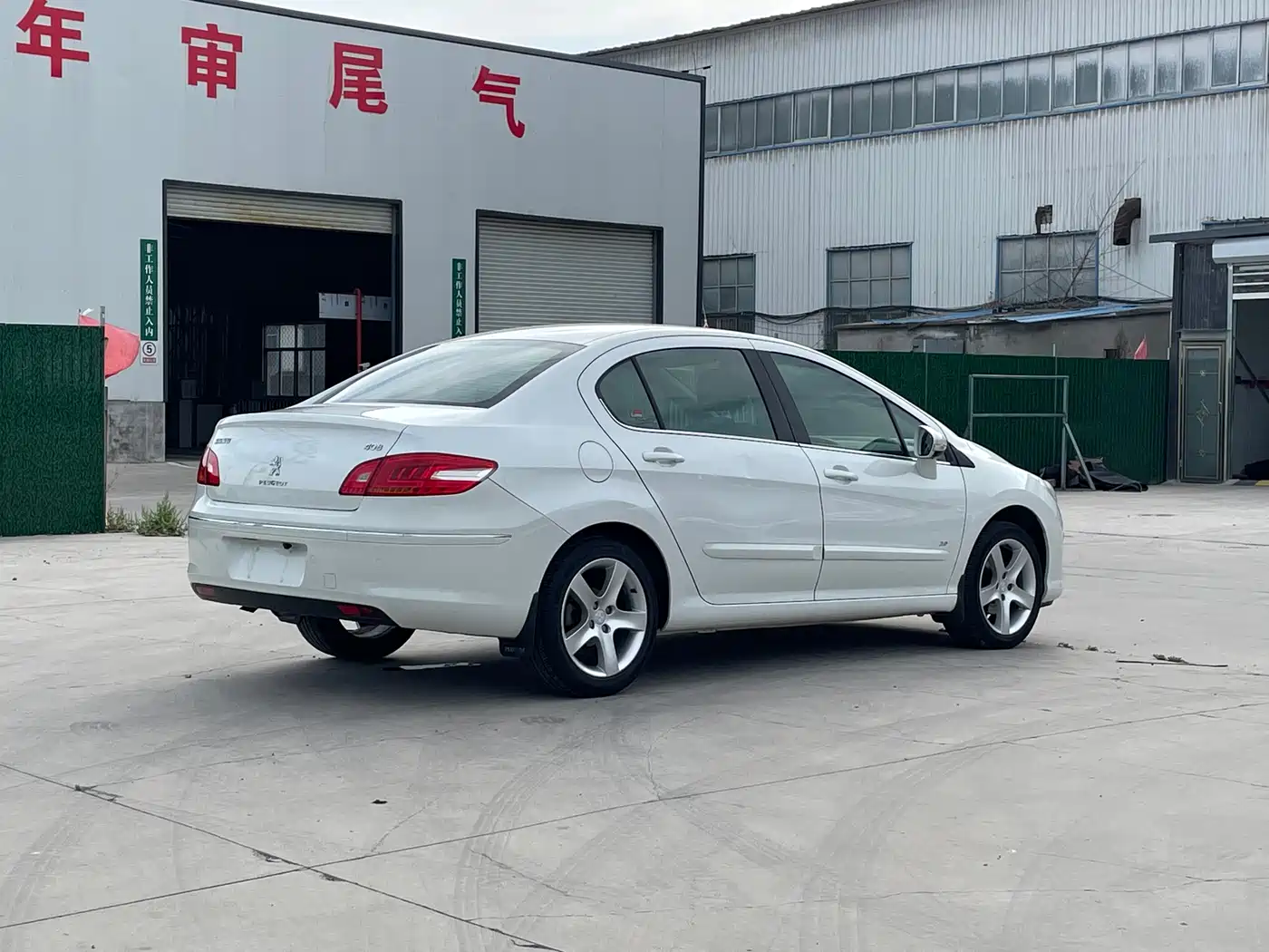 Peugeot 408 2013 2.0L Automatic Comfort Edition фото 6