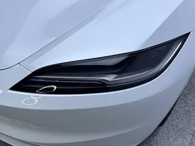 Фото 14 - Tesla Model 3