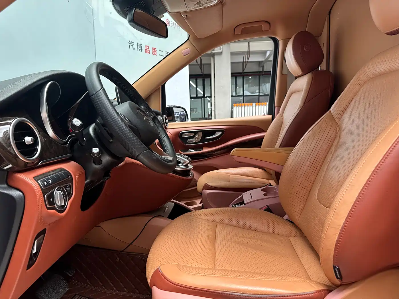 Mercedes-Benz V-Class 2018 V 260 L Premium Long Wheelbase Edition China VI фото 5