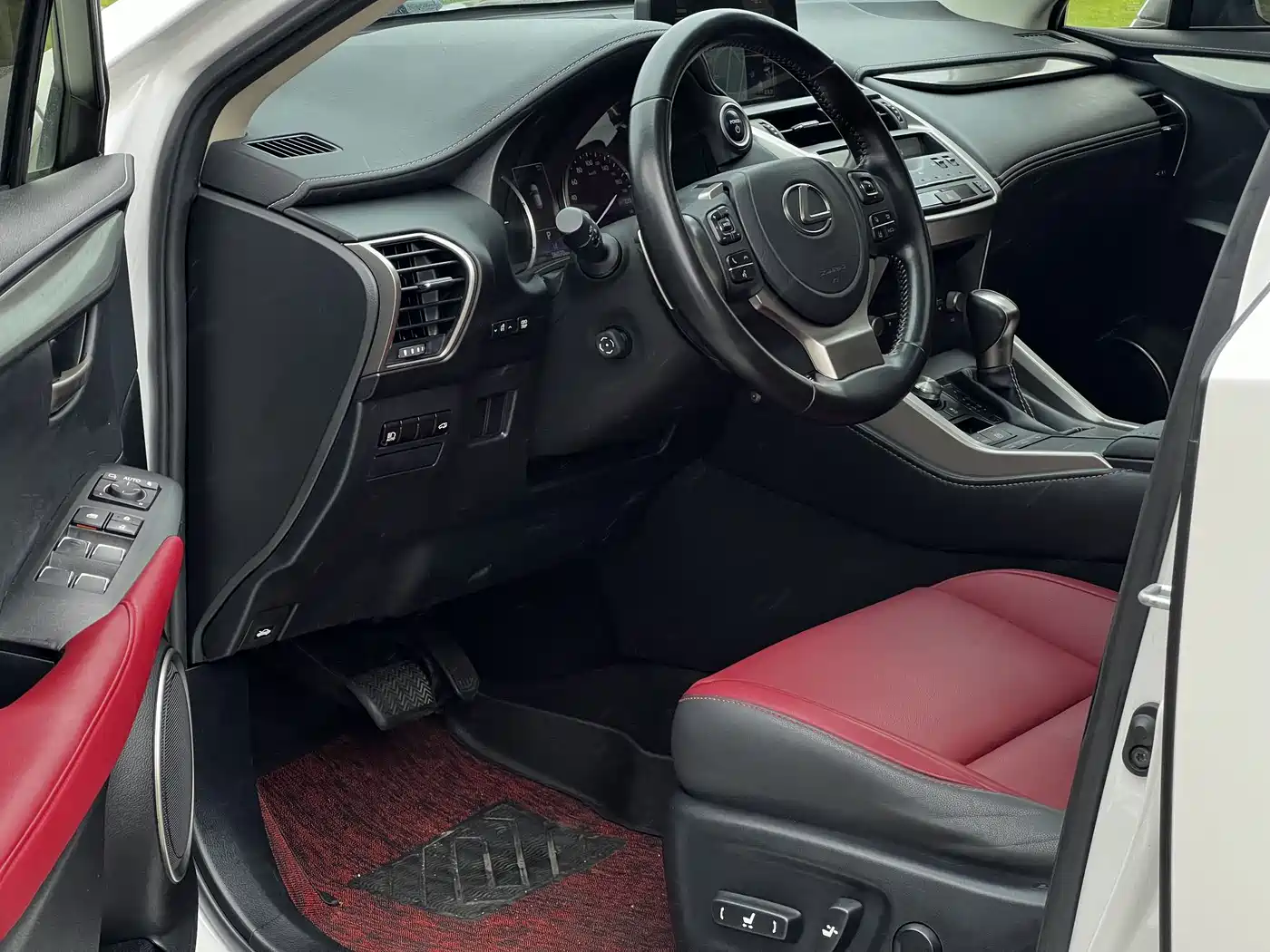 Lexus NX 2020 300h FWD F Sport China V фото 7