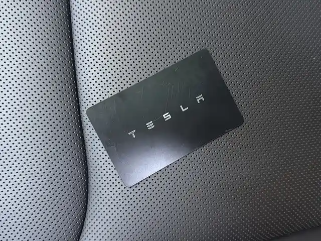 Фото 17 - Tesla Model 3