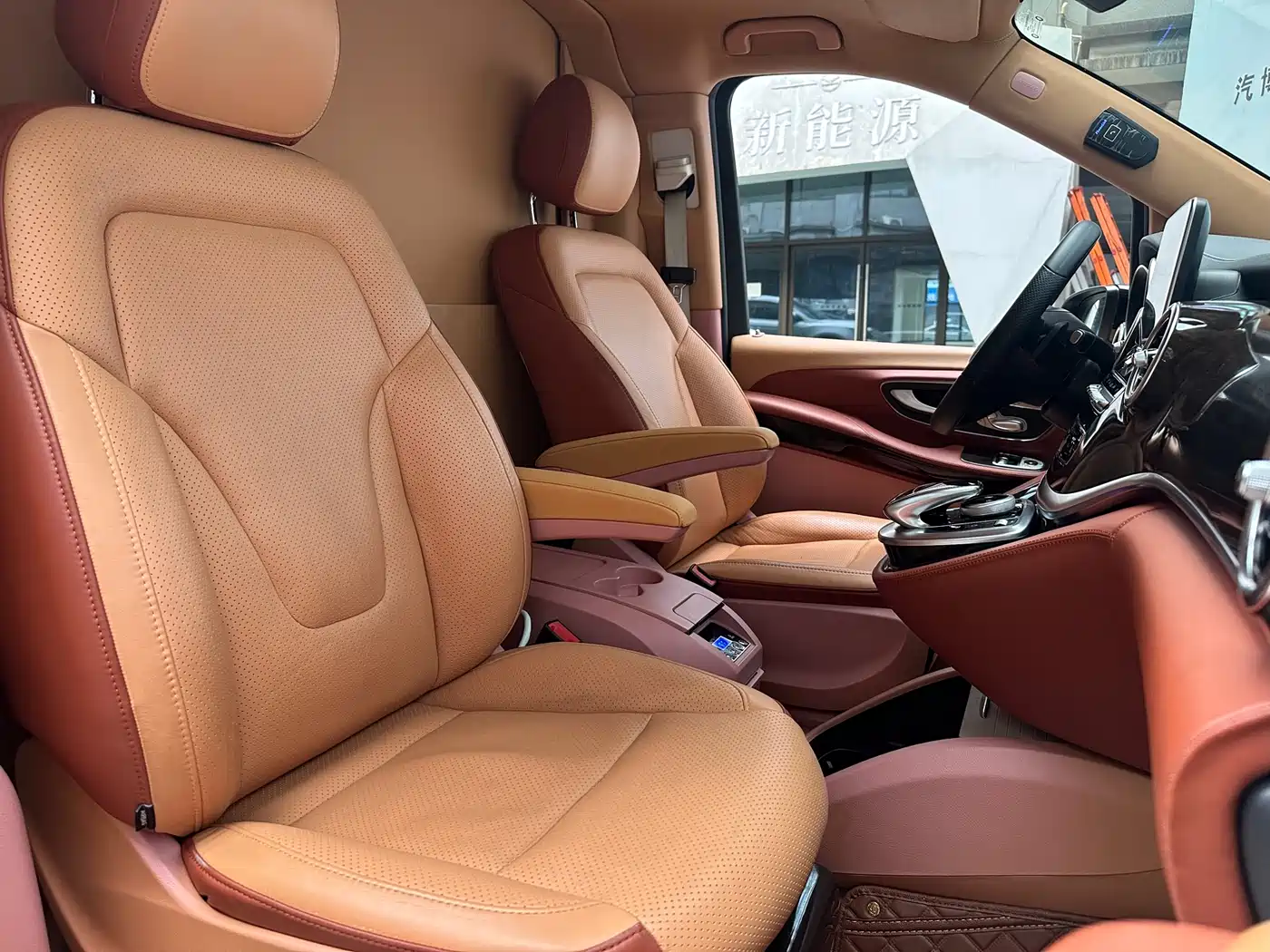 Mercedes-Benz V-Class 2018 V 260 L Premium Long Wheelbase Edition China VI фото 9