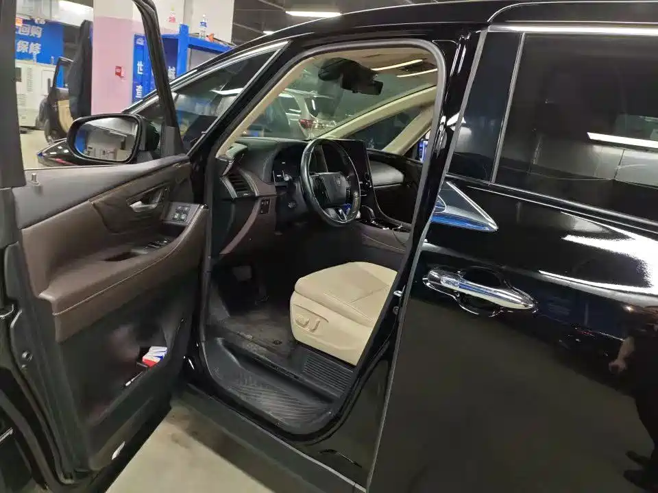 Фото 4 - Toyota Vellfire