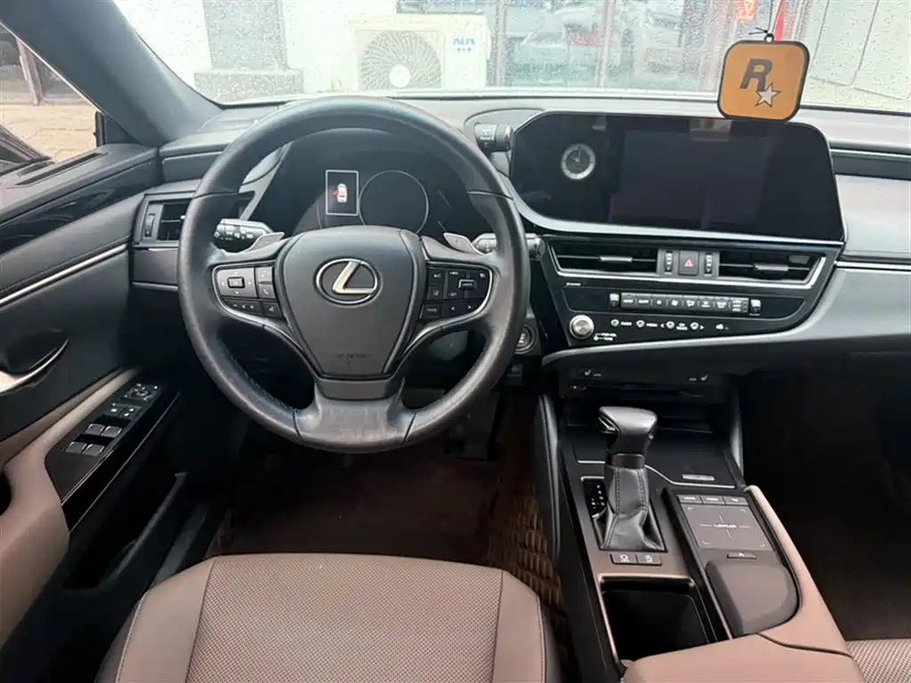 Lexus ES 2021 200 Excellence Edition фото 16