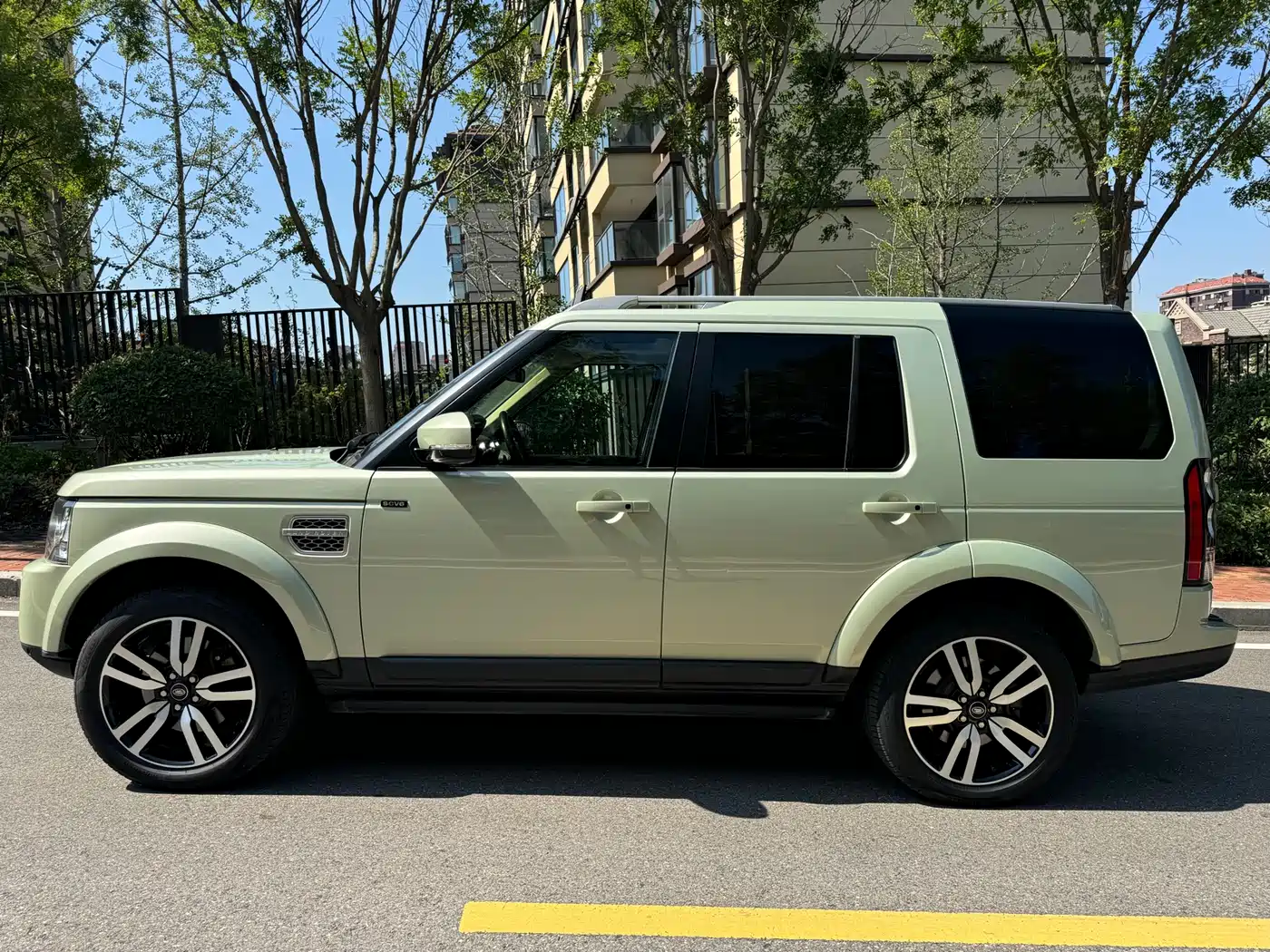 Photo 9 - Land Rover Discovery