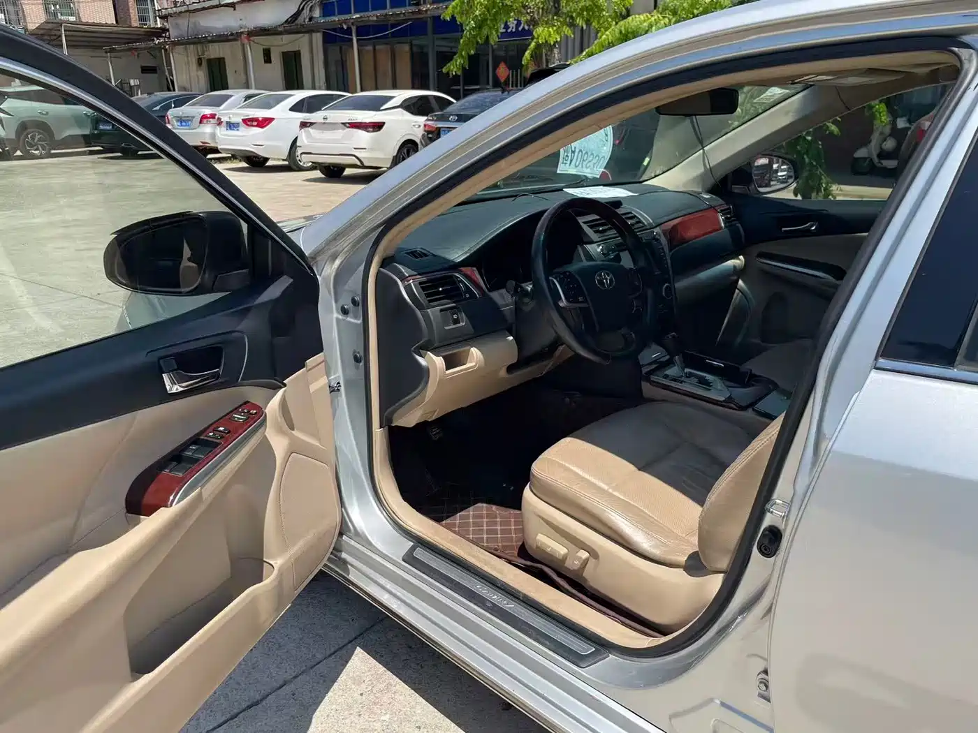 Photo 3 - Toyota Camry