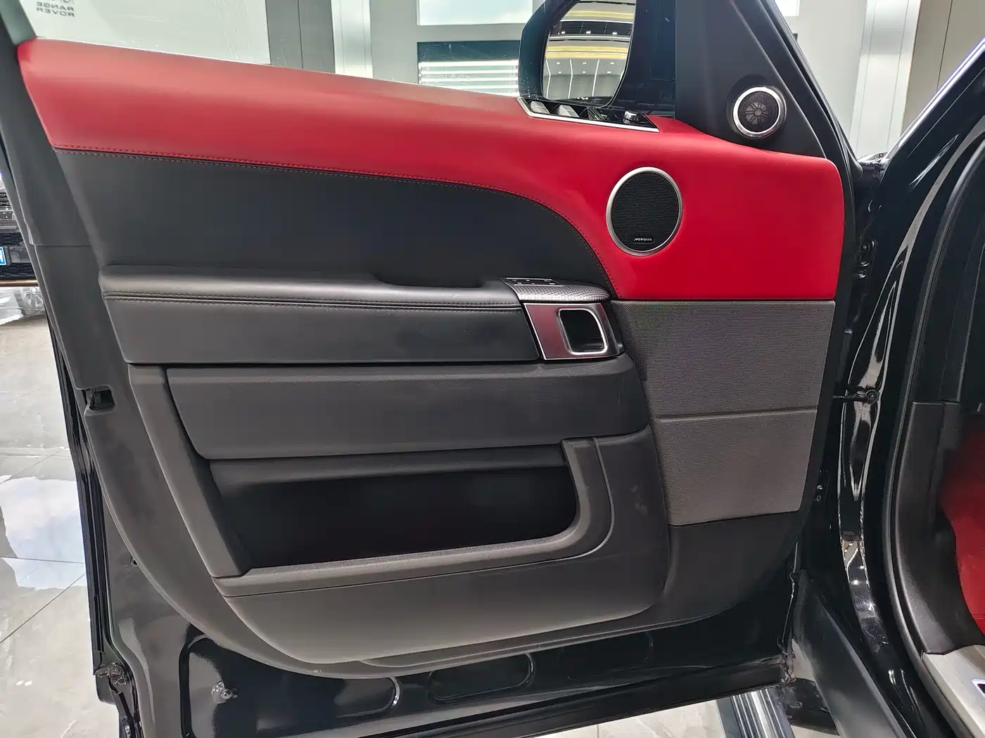 Land Rover Range Rover Sport 2021 3.0 L6 Gloss Black Edition фото 8