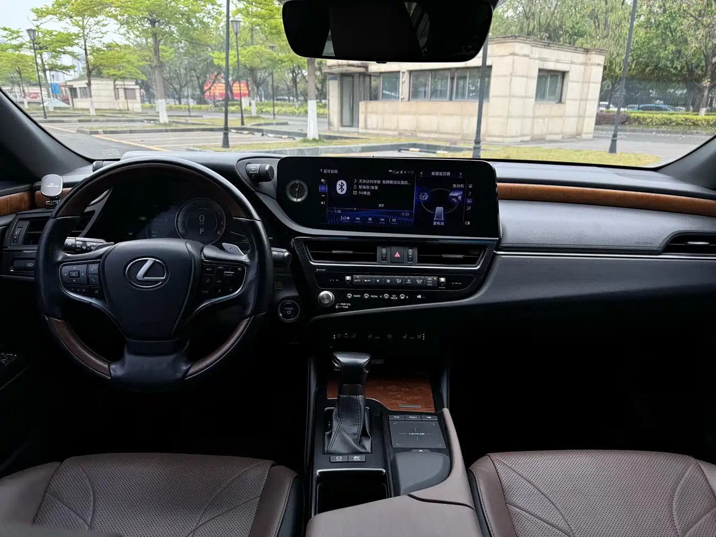 Lexus ES 2021 300h Executive Edition фото 11