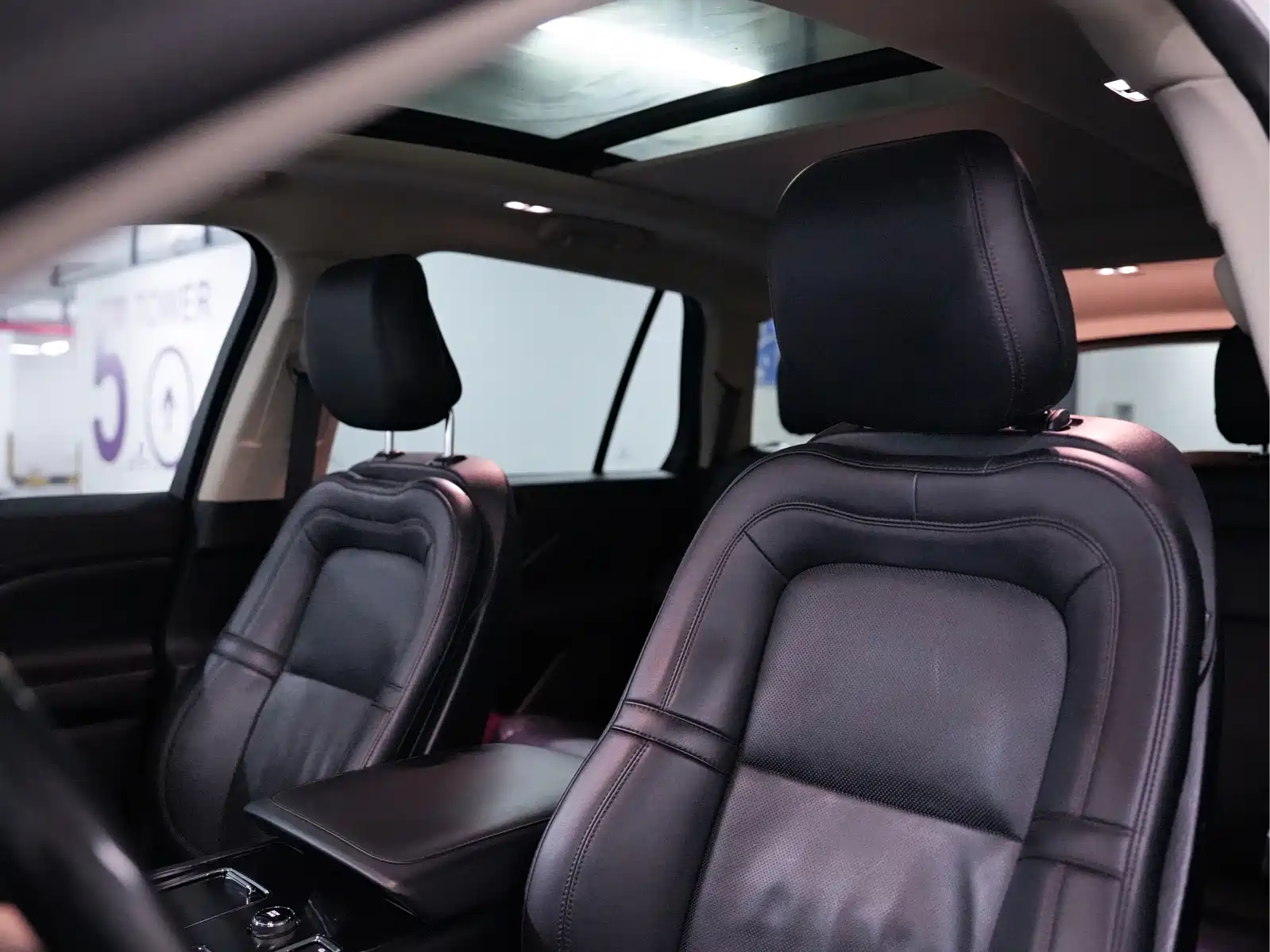 Photo 11 - Lincoln Aviator