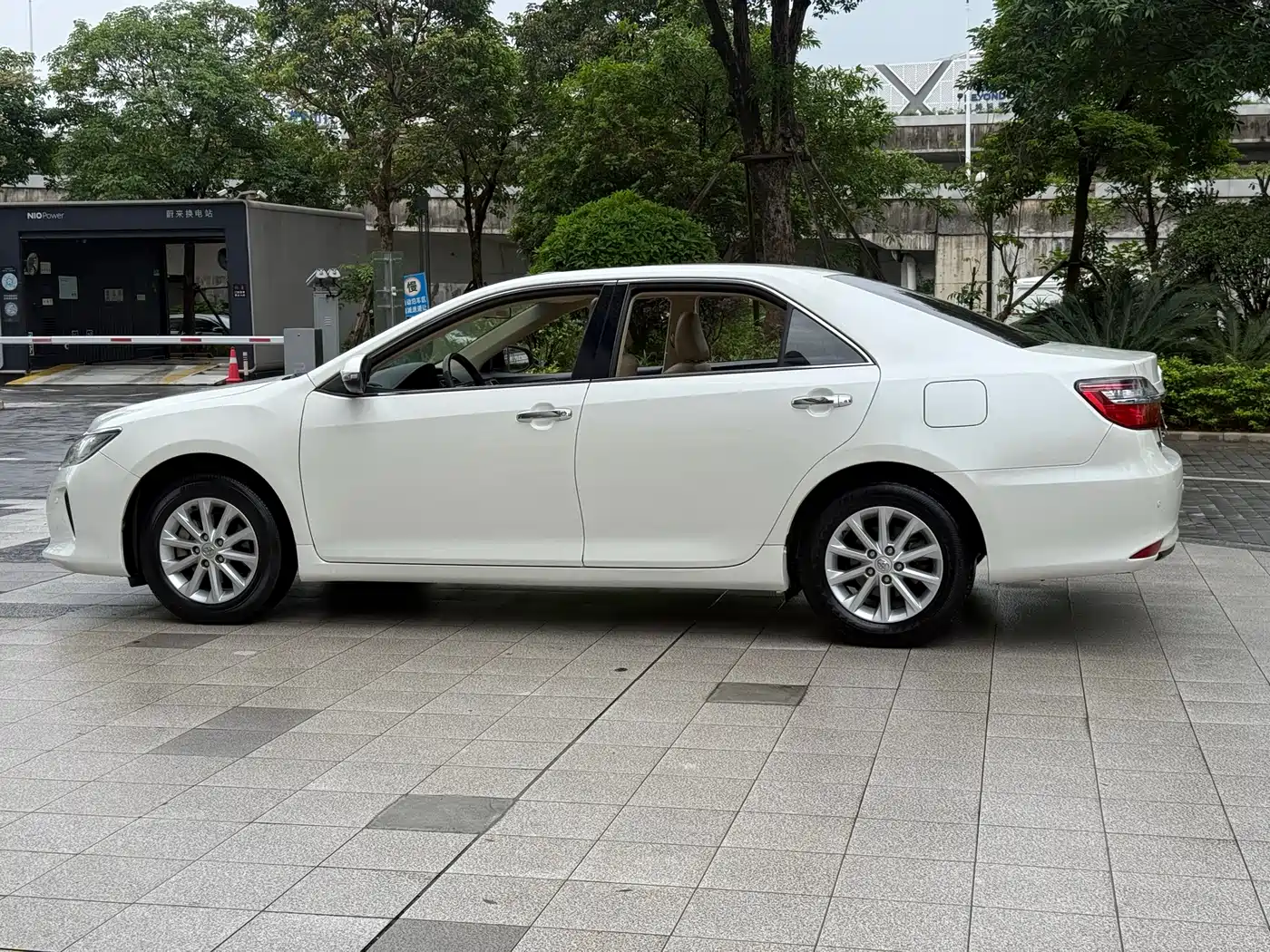 Toyota Camry 2015 2.0G Leading Edition фото 4