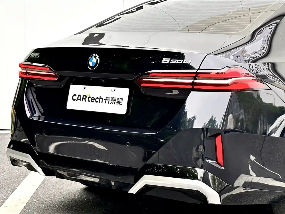 BMW 5 Series 2024 530Li Leading M Sport Package фото 13