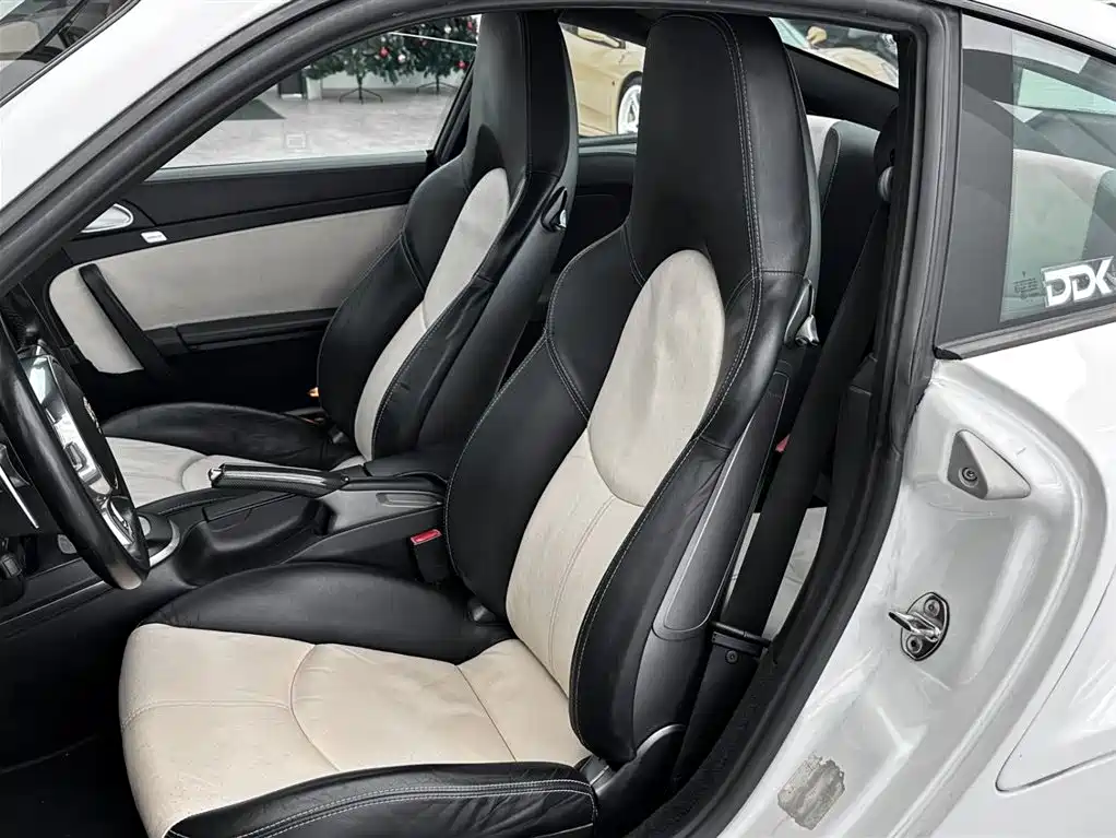 Porsche 911 2010 Turbo S 3.8T фото 14