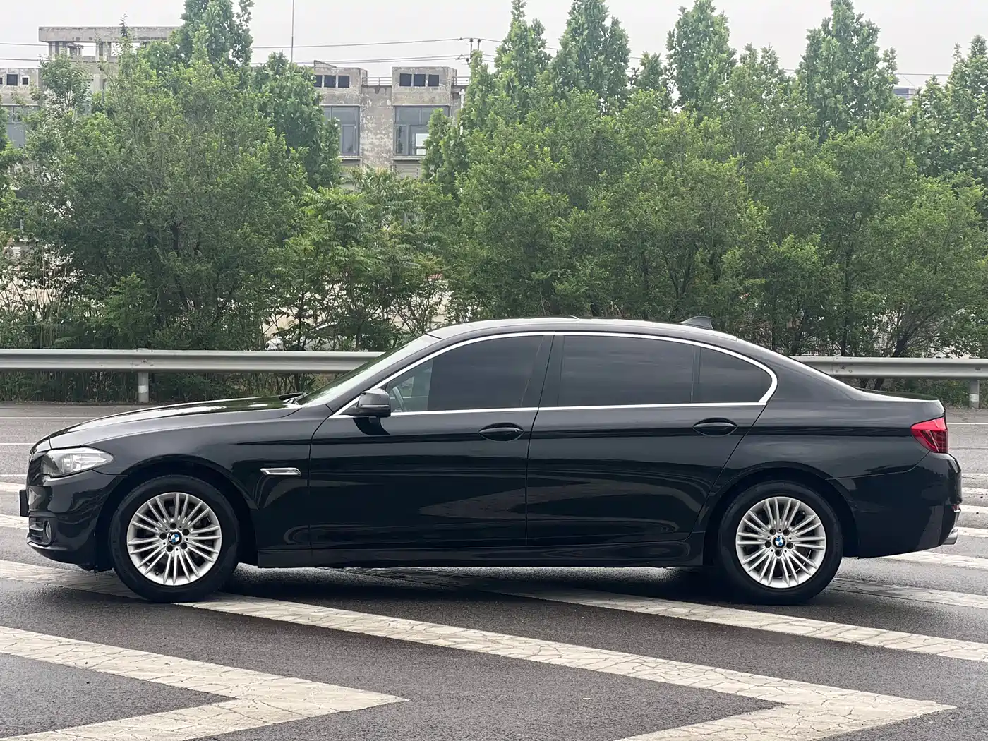 BMW 5 Series 2014 525Li Leading фото 20