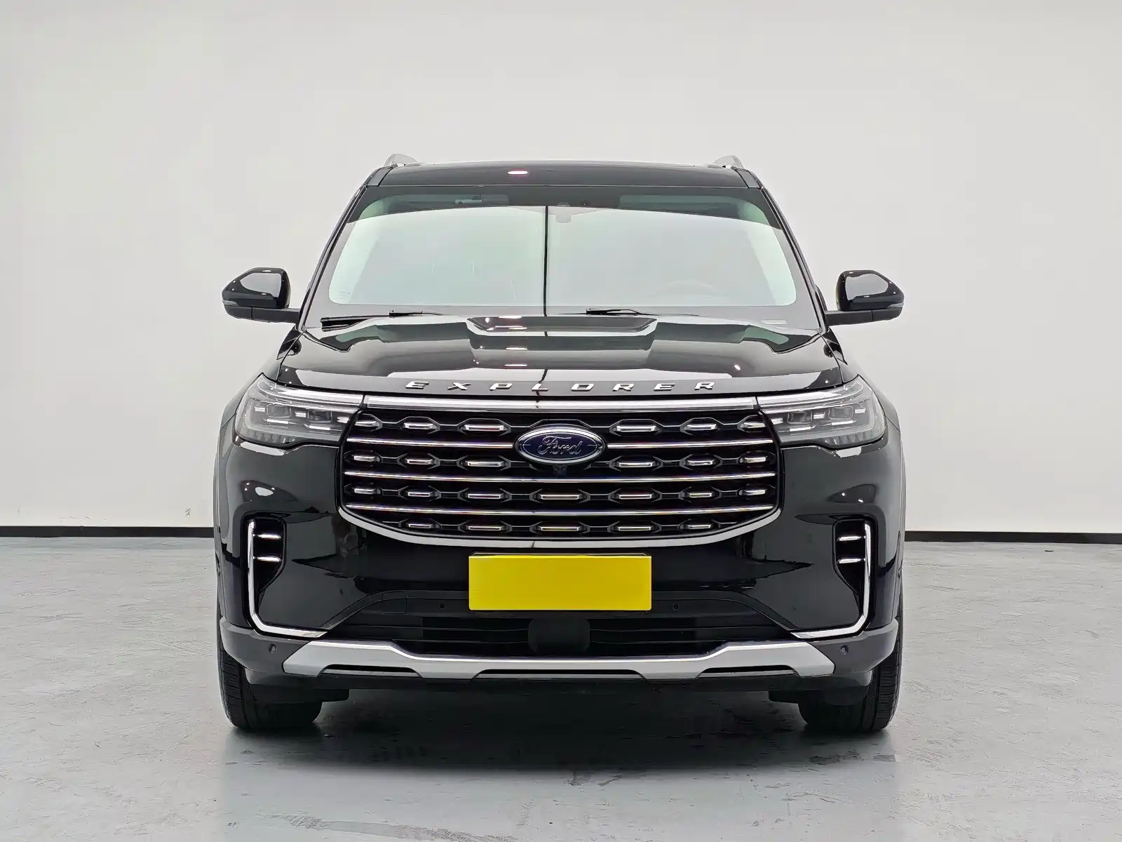 Фото 2 - Ford Explorer