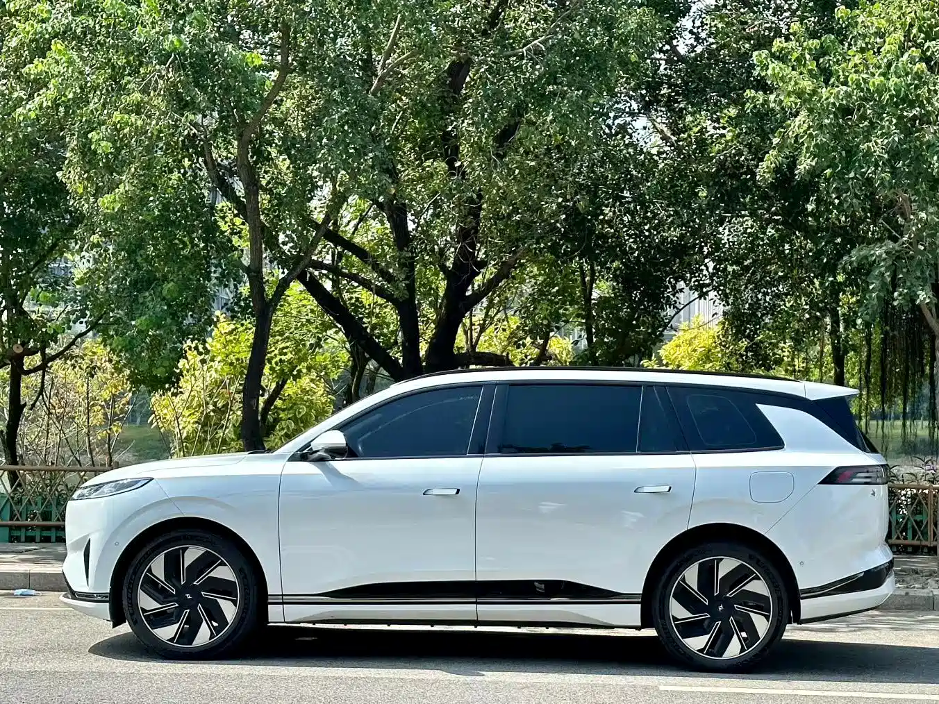 Dongfeng Yipai eπ008 2025 2025 210Ultra Range Extender 5-Seater