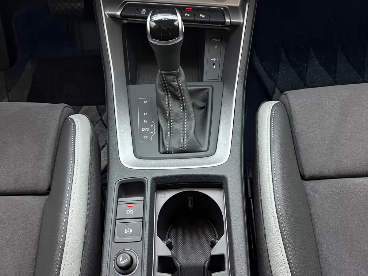 Audi Q3 2025 2023 35 TFSI Fashion Dynamic (1.4T)