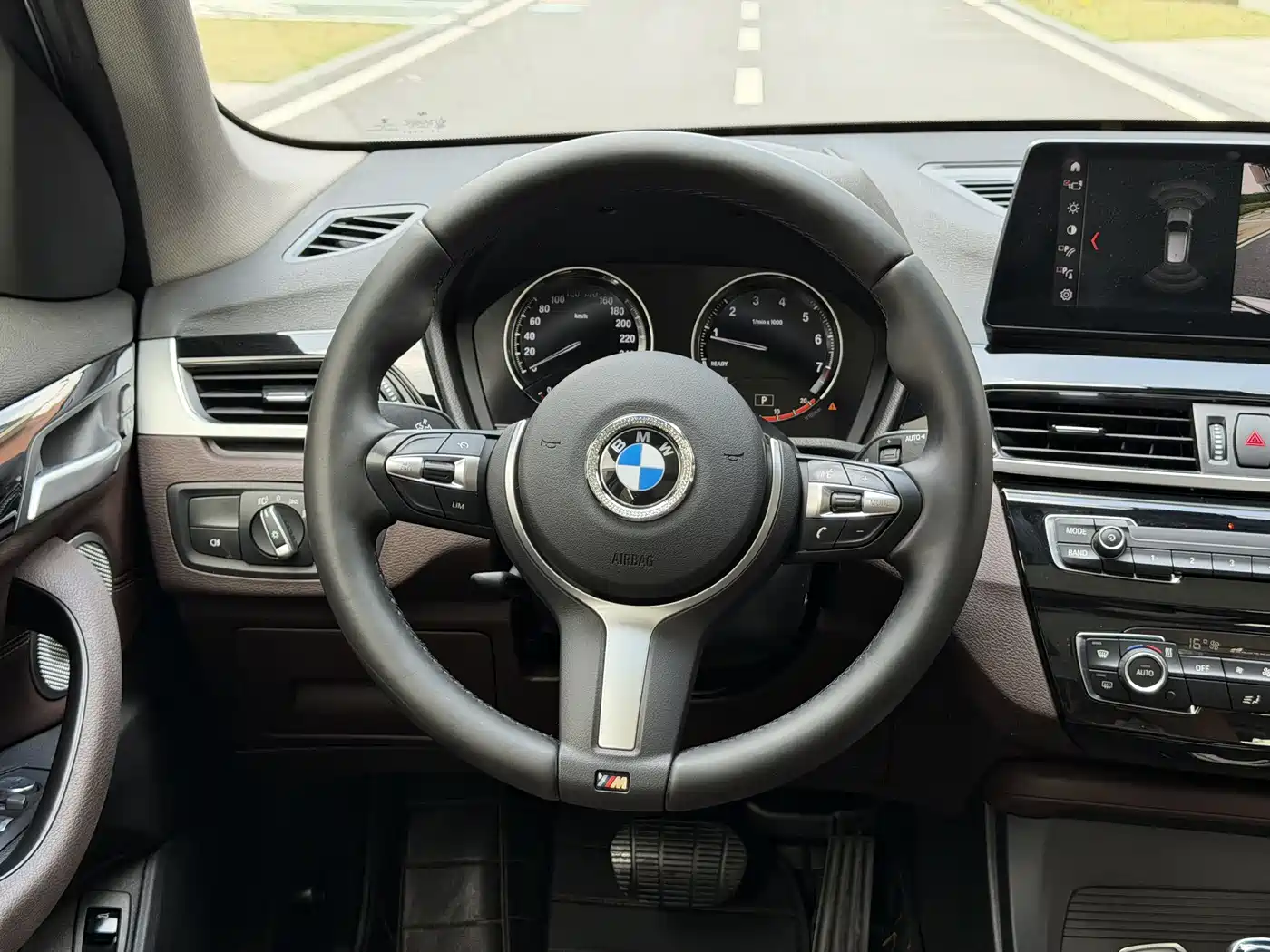 BMW X1 2022 sDrive25Li Leading фото 17