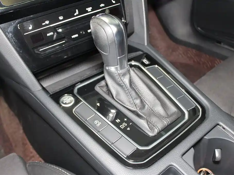 Volkswagen Magotan 2020 330TSI DSG Luxury фото 12