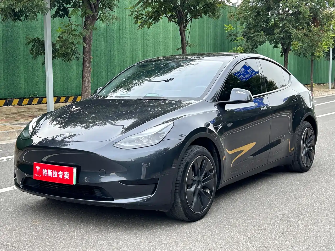 Tesla Model Y 2024