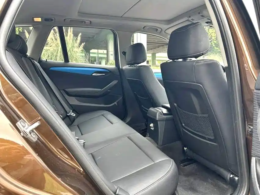 BMW X1 2014 sDrive18i Fashion Edition фото 9