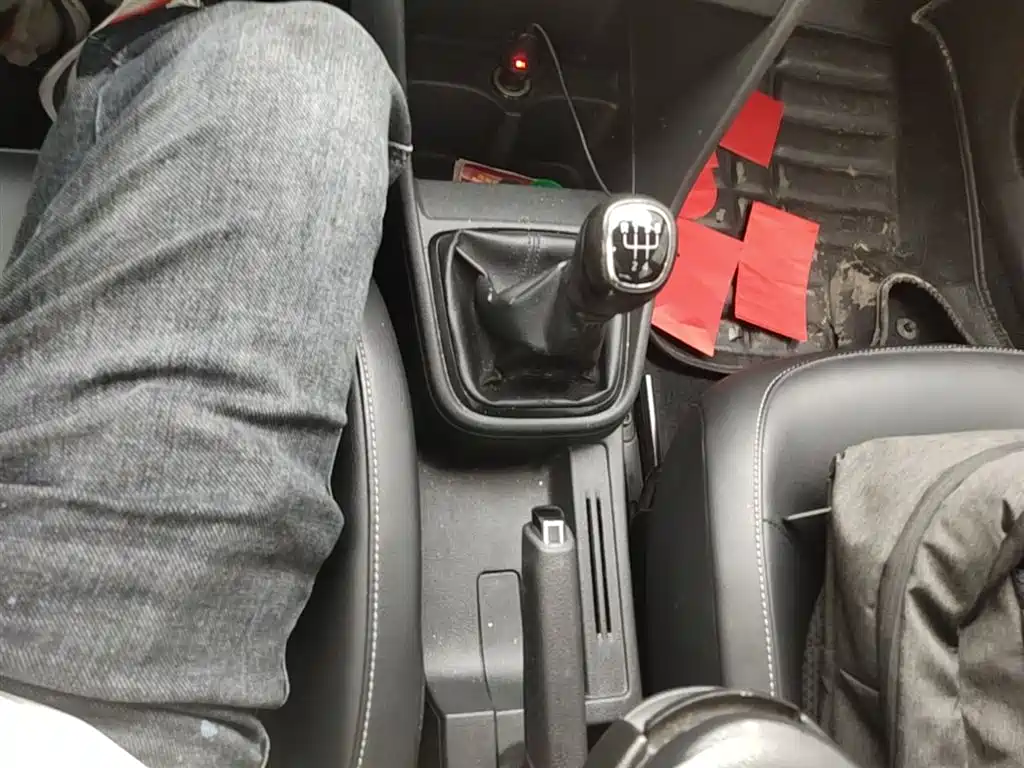Škoda Skoda Rapid Spaceback 2016 1.6L Manual Pioneer Edition фото 14