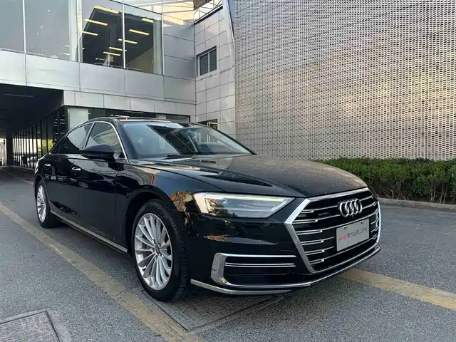 Audi A8 2018 A8L 55 TFSI quattro Launch Premium — фото 3