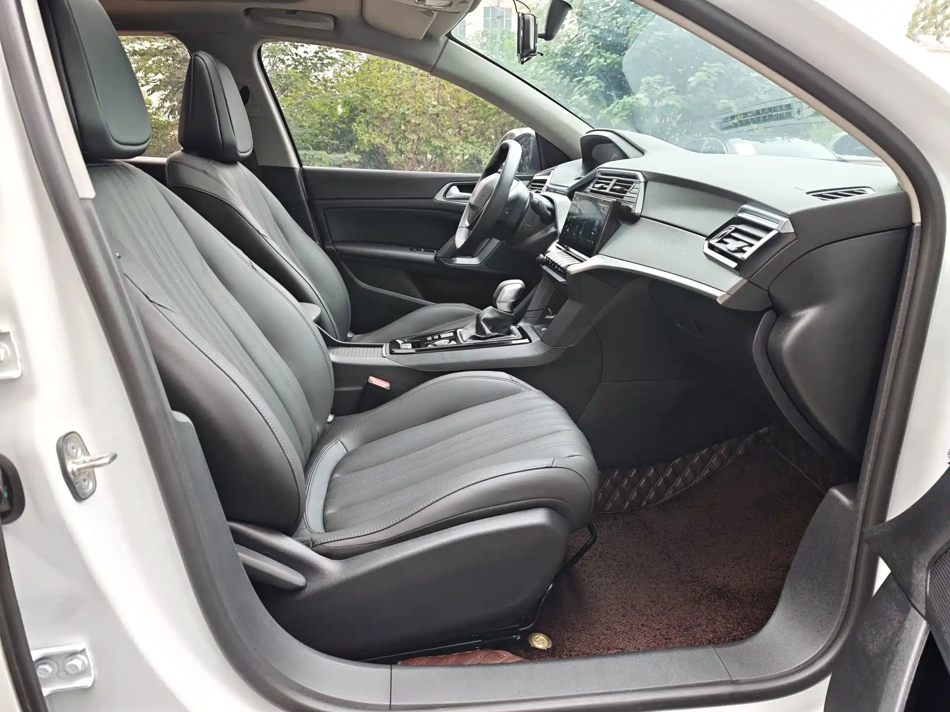 Photo 8 - Peugeot 408