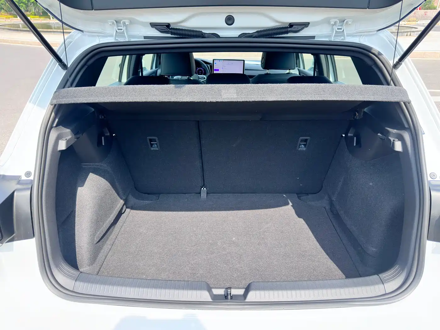 Volkswagen Golf 2025 300TSI R-Line фото 12