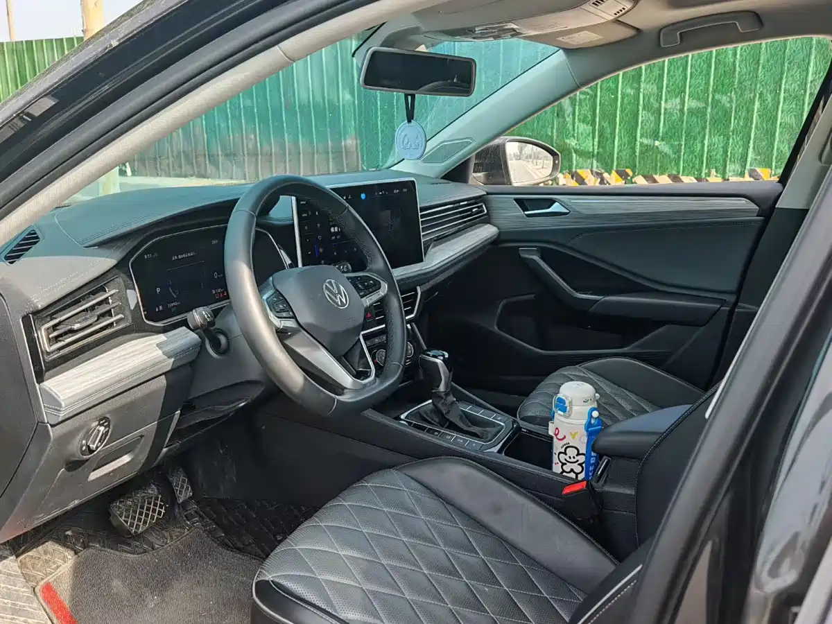 Volkswagen Sagitar 2024 300TSI DSG Flying Edition фото 4