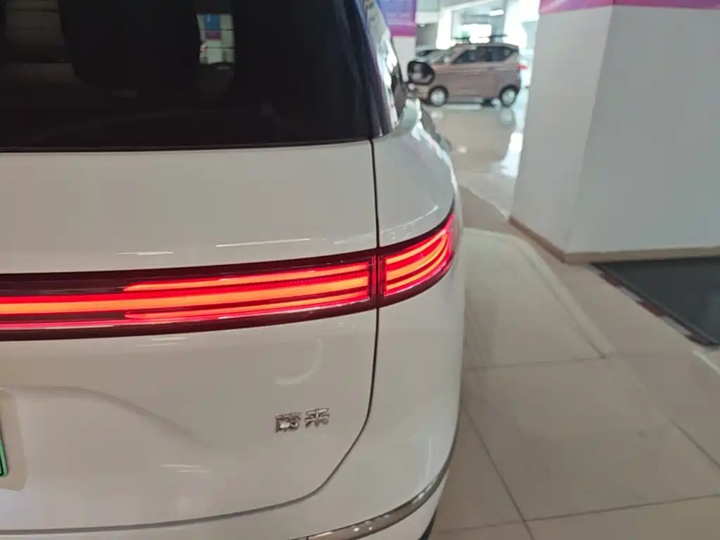 Фото 8 - NIO ES8