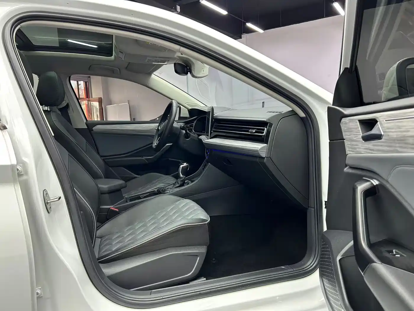 Volkswagen Sagitar 2022 280TSI DSG Surpassing Edition фото 21