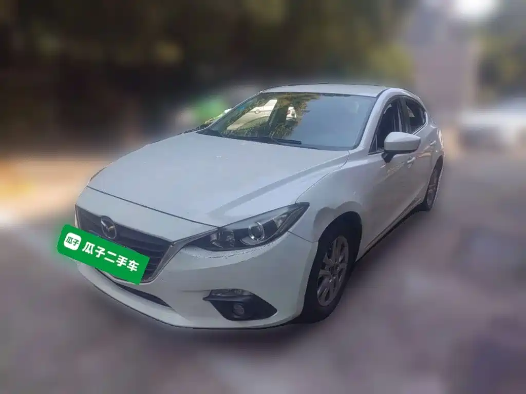 Photo 2 - Mazda Mazda 3